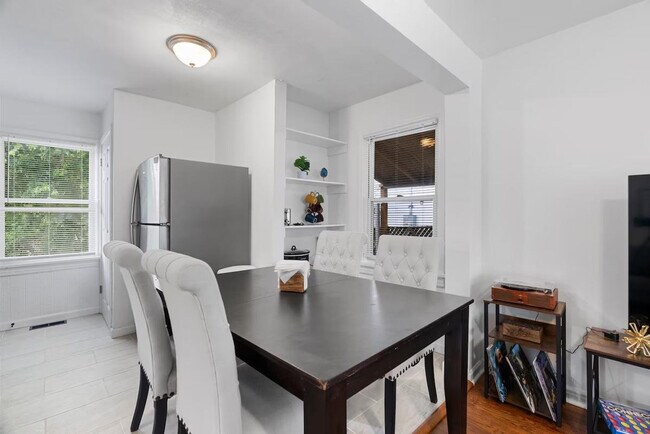 Building Photo - 6444 Wade Ave