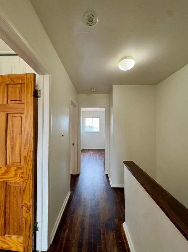Building Photo - 5731 Denwood Ave