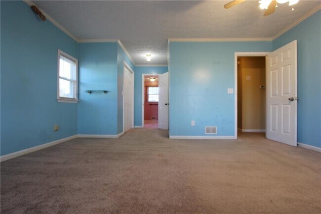 Building Photo - 818 Springlake Rd