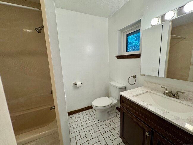 Building Photo - 550 Darling St