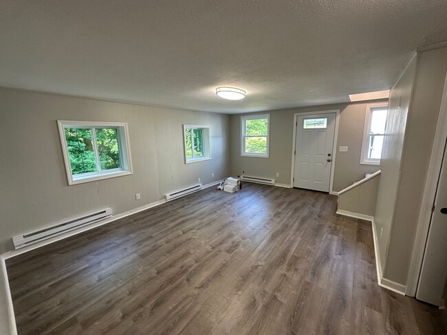 Building Photo - 66 School St