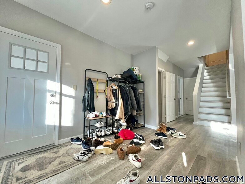 Building Photo - 66 Quint Ave