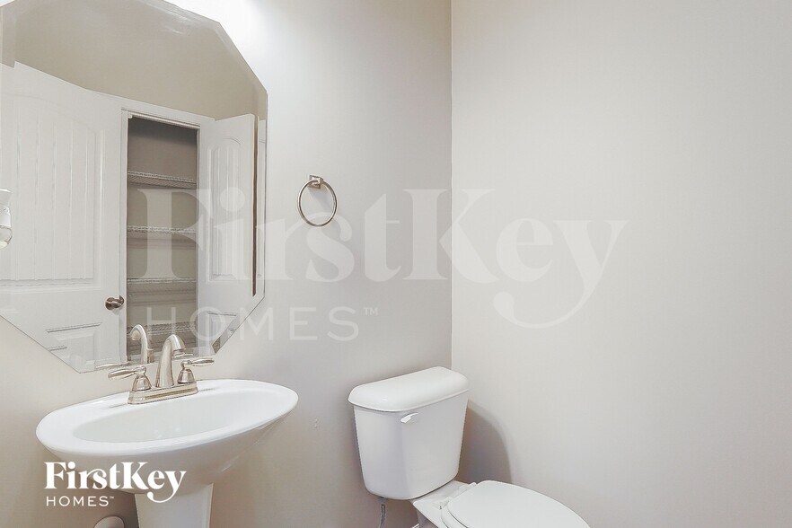 Building Photo - 6608 Rice Cir