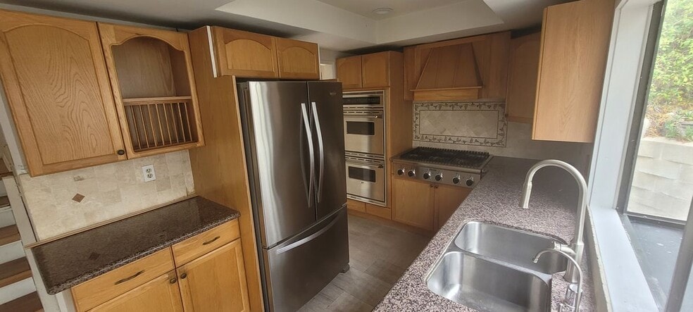 Building Photo - 893 Calle Pinata