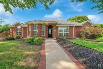 Building Photo - 421 Parkshire Dr
