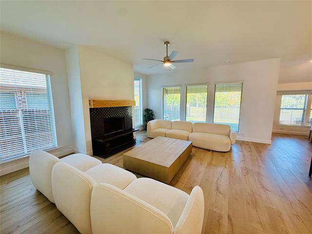 Building Photo - 218 Oakcrest Dr