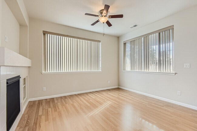 Building Photo - 9090 E Phillips Ln