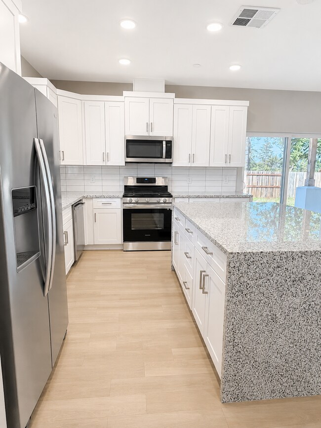 Building Photo - Paradise Home on Cul-de-Sac – Tall Ceilings, Designer Finishes & Upgraded Garage