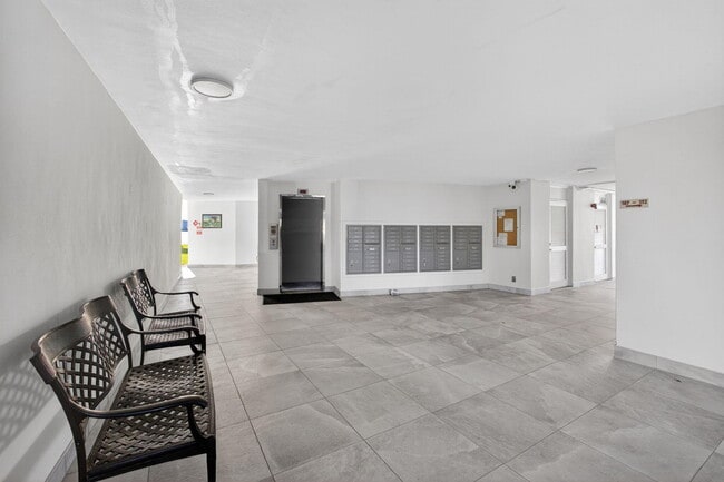 Building Photo - 100 Paradise Harbour Blvd