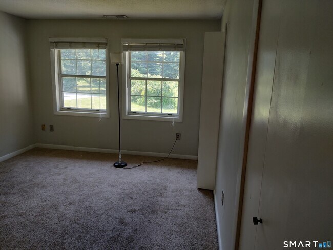 Building Photo - 607 Spring Meadow Rd
