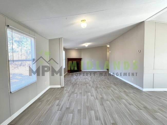 Building Photo - 323 Tabor Dr