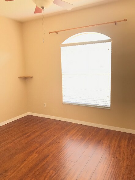 Building Photo - 4654 Redmond Pl