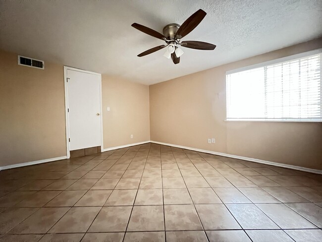 Building Photo - 2713 Fir St