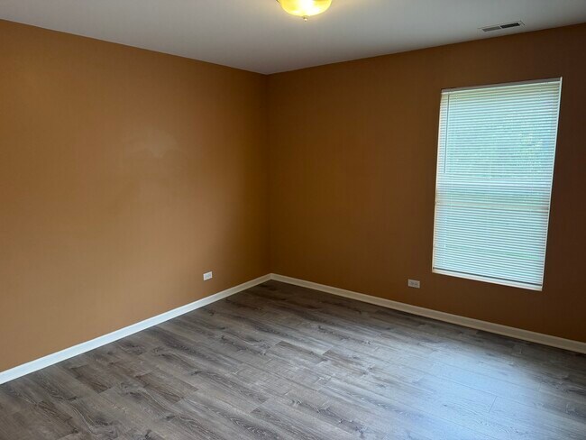 Building Photo - 3140 Ollerton Ave
