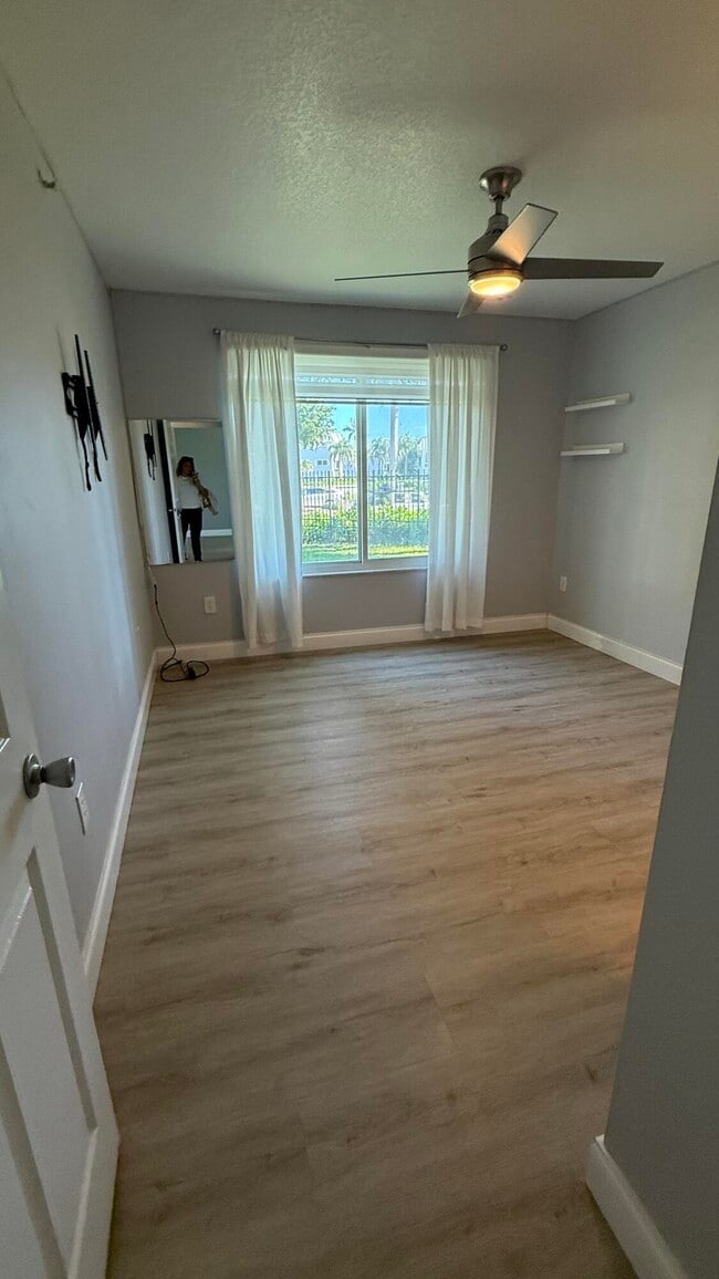 Building Photo - 208 Villa Cir