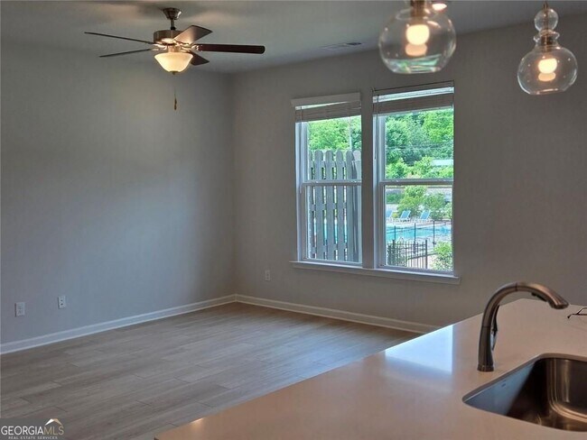 Building Photo - 308 Shine Dr