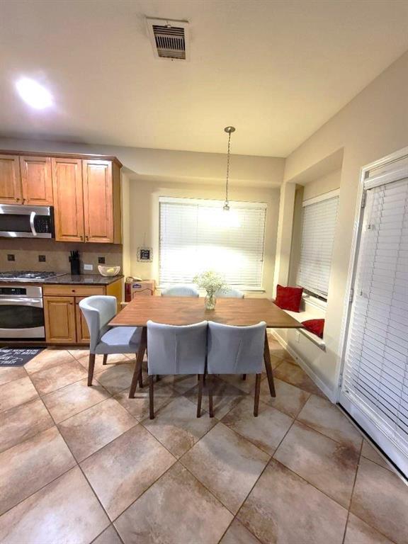 Building Photo - 6111 Summerfield Glade Ln