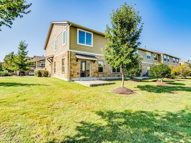Building Photo - 1620 Bryant Dr