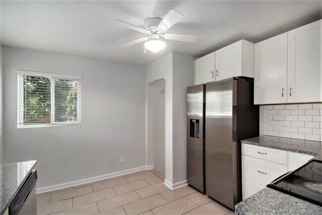 Building Photo - Single-Family 4 Bedroom 2 Bathroom Home in Englewood