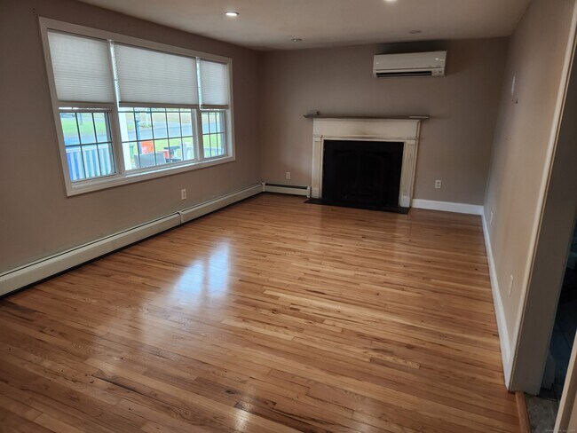 Building Photo - 62 Benton Ln