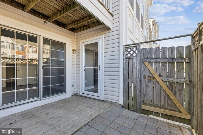 Building Photo - 8311 Bluebird Way