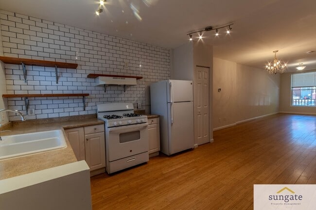 Building Photo - 341 E 27th St