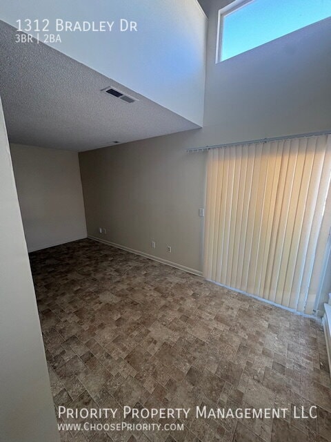 Building Photo - 1312 Bradley Dr