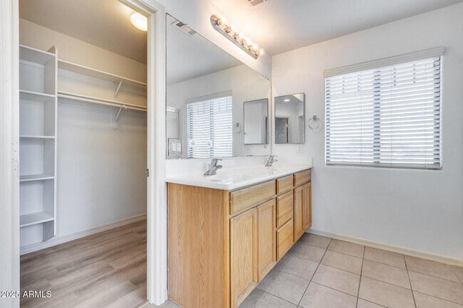 Building Photo - 17435 W Saguaro Ln