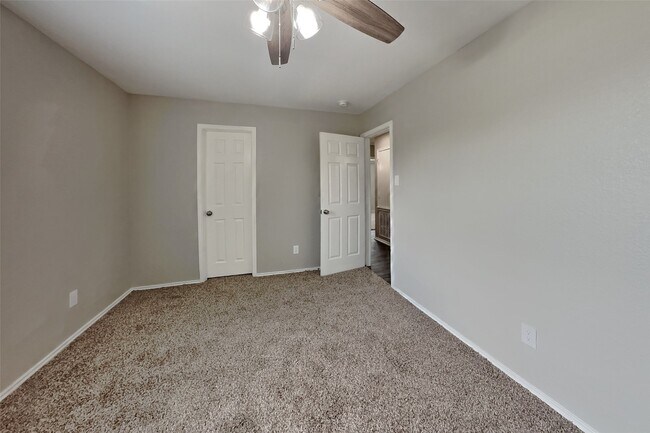 Building Photo - 5010 Diamondcliff Ct