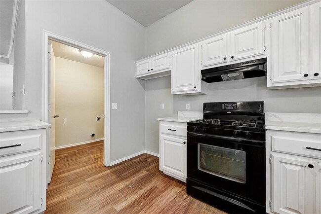 Building Photo - 1805 Lois Lynn Ln