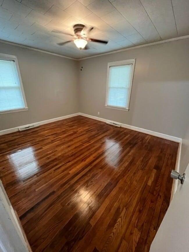 Building Photo - 2 bed 1 Bath Home Mount Airy NC