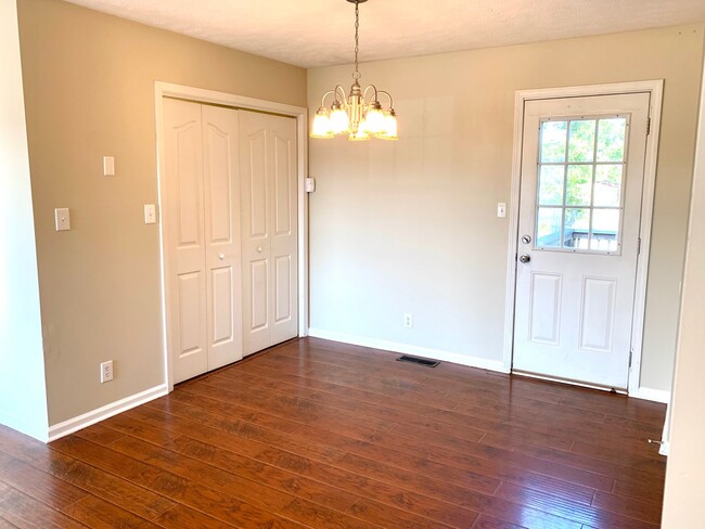 Building Photo - 3425 Foxrun Ln