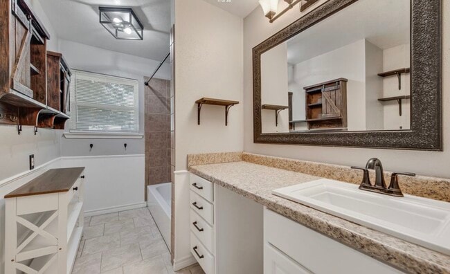 Building Photo - 411 Yorkshire Dr