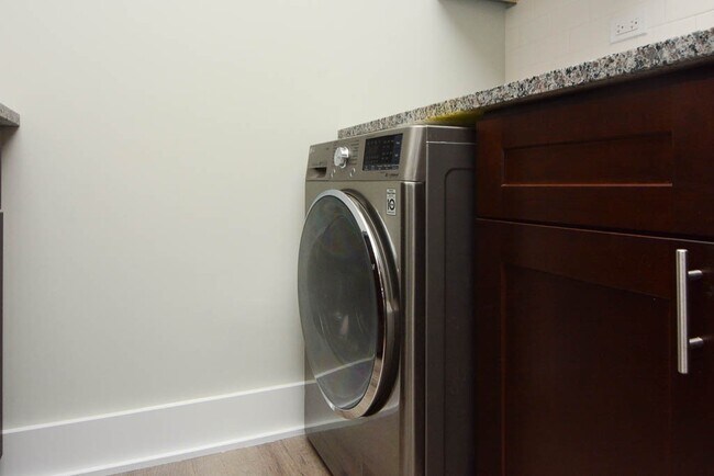 Building Photo - 728 St Johns Ave