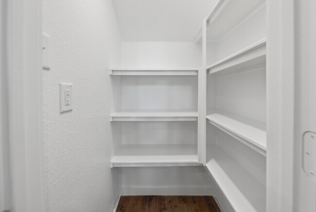 Building Photo - 1053 Lilly Ln