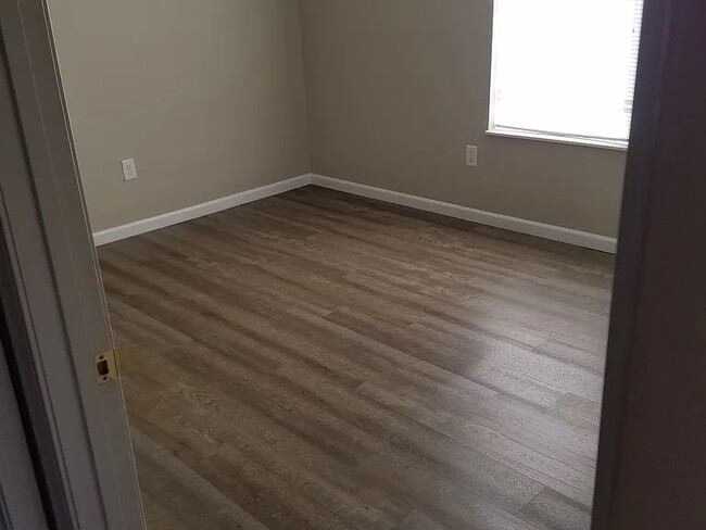 Building Photo - 605 Privet Dr