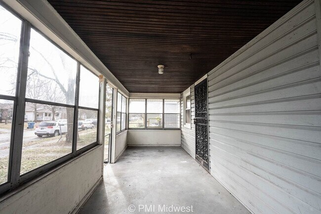 Building Photo - 4850 Hillside Ave