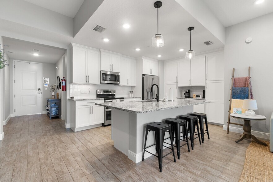 Building Photo - 380 Aruba Cir