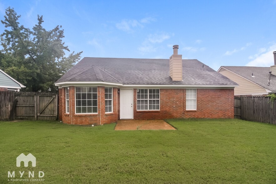Building Photo - 6354 Amanda Oaks Cir N
