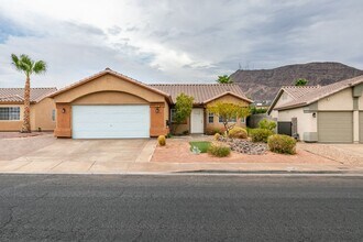 Building Photo - Black Mountain Retreat with Private Casita, Pool & No HOA