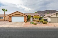 Building Photo - Black Mountain Retreat with Private Casita, Pool & No HOA