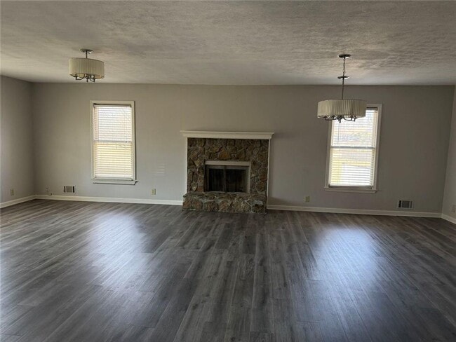 Building Photo - 3383 Hamilton Mill Rd