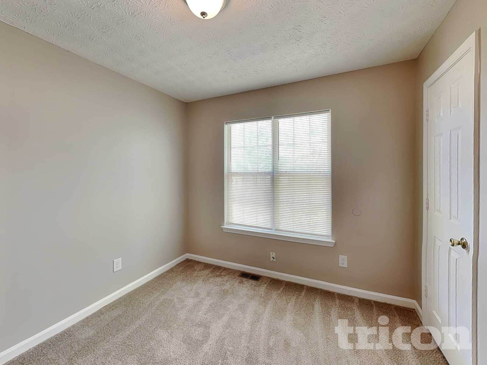 Building Photo - 1330 Ling Dr