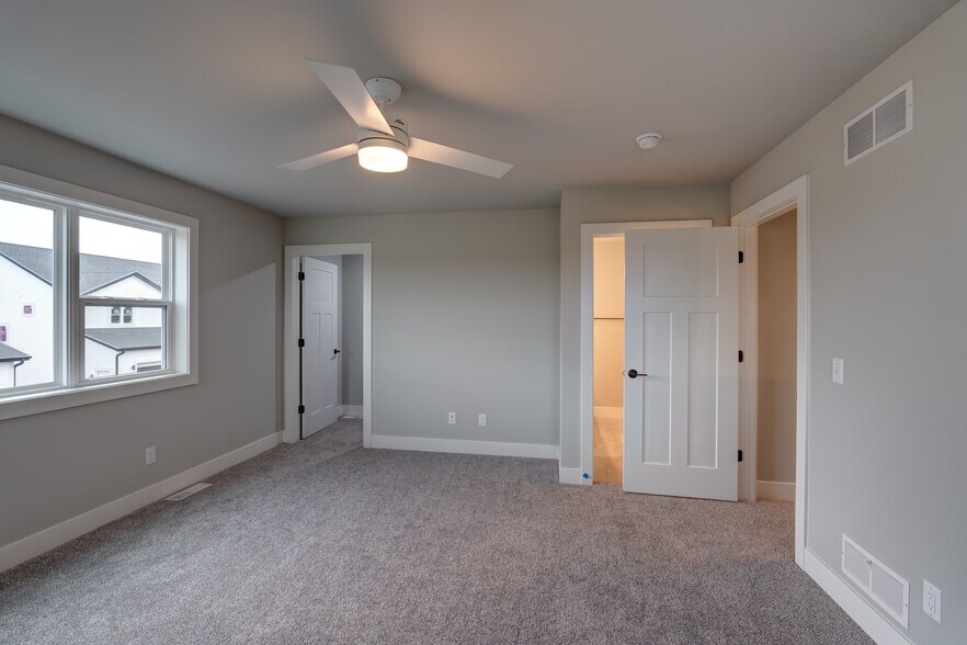 Building Photo - 137 Prairie Heights Dr