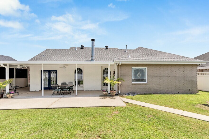 Building Photo - 804 Terry Dr