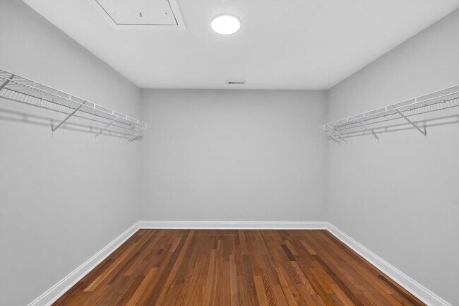 Building Photo - 4007 Jockey Club Circle