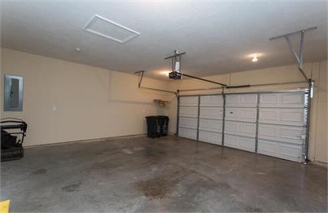 Building Photo - 123 Lyle Curtis Cir