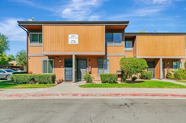 Primary Photo - 2BR 1.5BA Condo For Rent – Prime Central F...