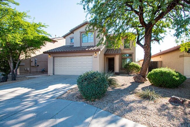 Building Photo - Welcome to this stunning 4 bedroom, 2.5 ba...