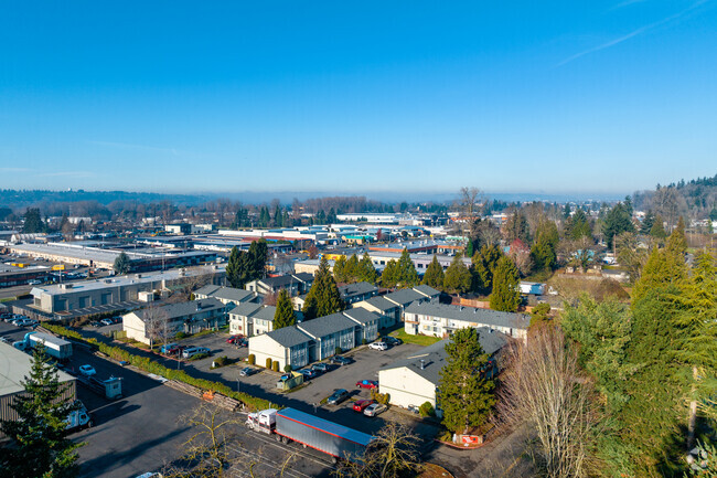 Building Photo - Maple Lane Ct
